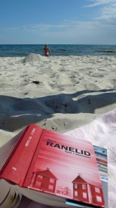 Björn Ranelid bok på stranden