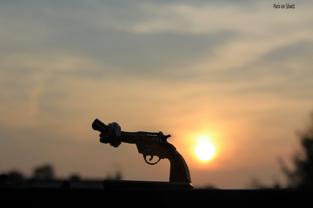 Knutna pistolen o solnedgång i Tomelilla